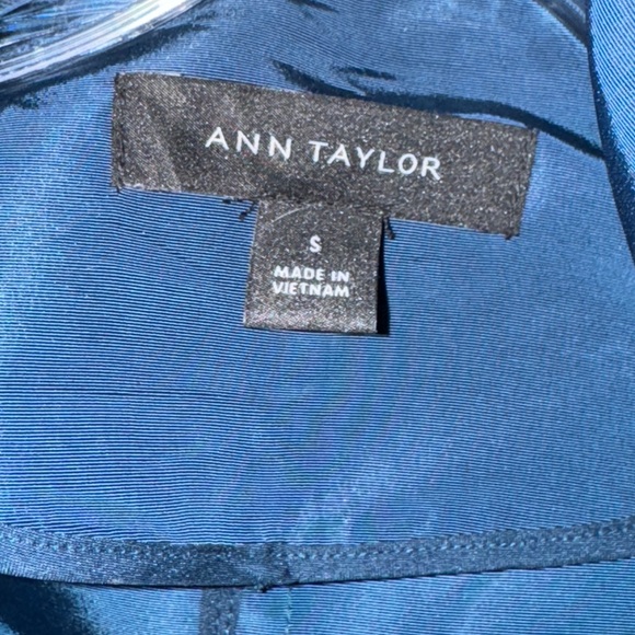 Ann Taylor wind breaker - Picture 6 of 7